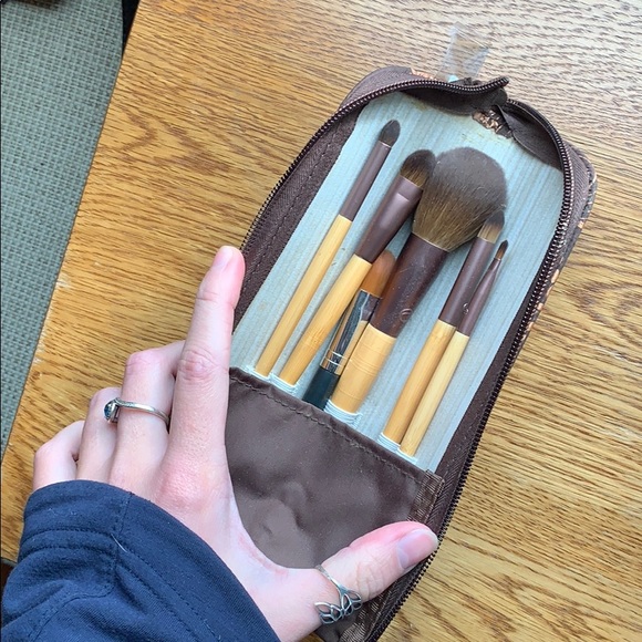 💛(3 for $20)Makeup brushes and carrying case - Picture 2 of 12